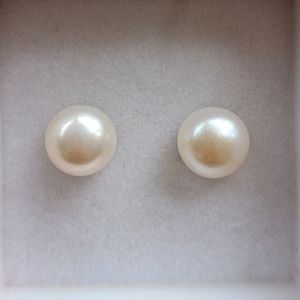 Avon | Freshwater Pearl Earrings in Present Gift Box